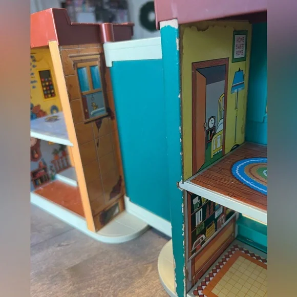 Vintage 1974 Fisher-Price Sesame Street clubhouse with figurines. - Picture 8 of 16